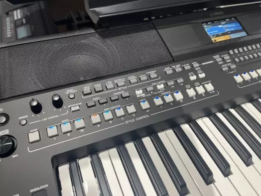 Yamaha - PSRSX600 3